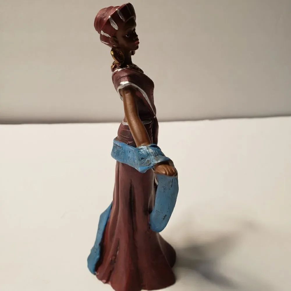 African Lady  - Picture 5 of 7